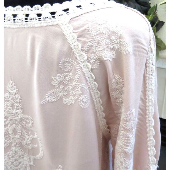 Democracy Women's Embroidered 3/4 sleeve top Blush Pink XS EUC - Picture 4 of 13